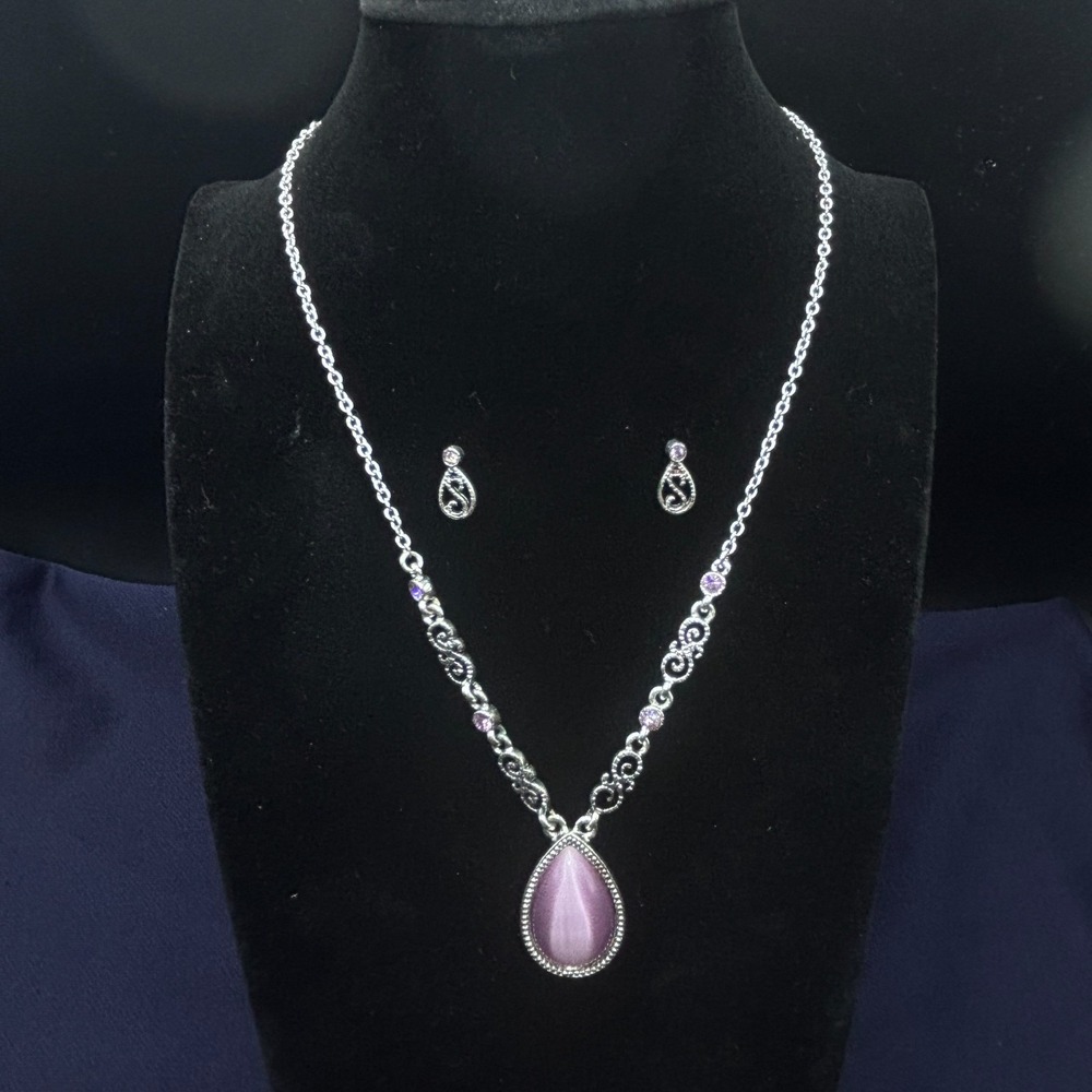 Trifari ‎ 16 Inch Necklace Earring set Purple Stone Silver Clear stone Earrings